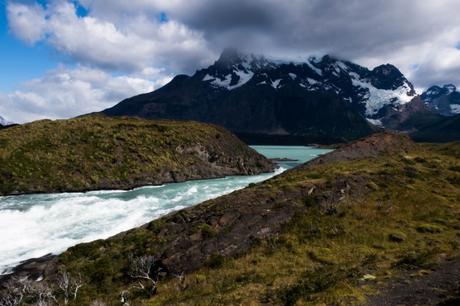 Comment se prendre une énorme claque visuelle en randonnant vers Los Cuernos dans le Parc National Torres del Paine.