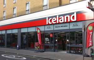 Info bière – Tesco vendant une grande pizza, deux côtés, trempettes et bière
 – Bière noire