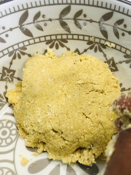 Nankhatai sans gluten : sablés indiens revisités à la farine de riz maison et de pois chiche à la cardamome ! Nankhatai sans gluten : sablés indiens revisités à la farine de riz maison et de pois chiche à la cardamome !