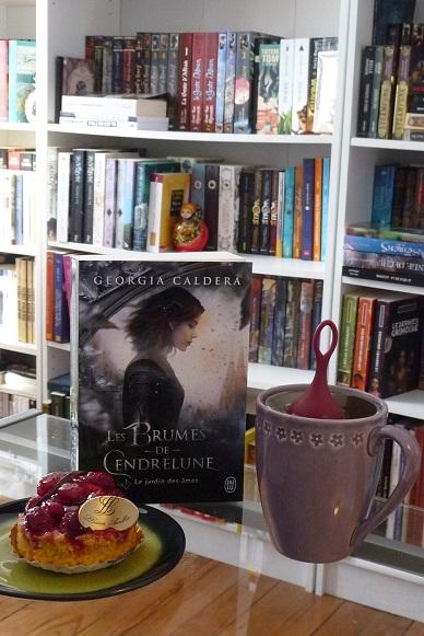 UN LIVRE, UN THE... UN LIVRE, UN THE...