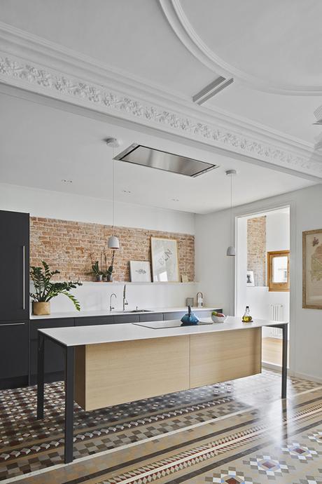 Une rénovation qui préserve l’histoire de cet appartement de 120 ans