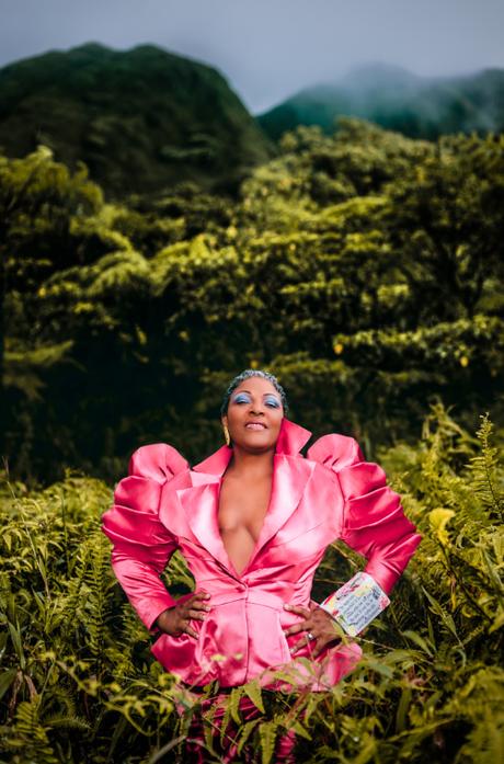 VARIATIONS PHOTOGRAPHIQUES POUR DES AMAZONES VARIATIONS PHOTOGRAPHIQUES POUR DES AMAZONES