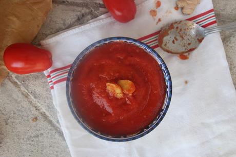 Soupe tomate gingembre Cuillère et saladier : Soupe tomate gingembre