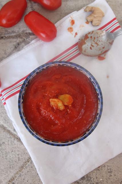 Soupe tomate gingembre Cuillère et saladier : Soupe tomate gingembre