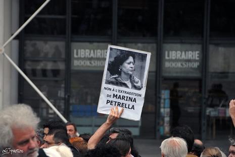 Rassemblement pour la libération de Marina Petrella. Esplanade Beaubourg
