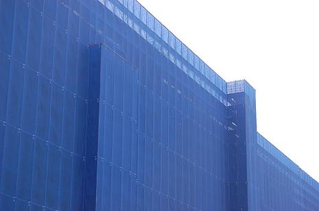 Bleu comme un bâtiment en construction