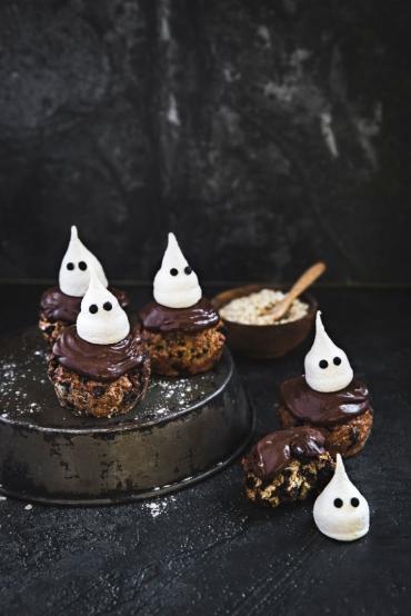 La recette des muffins bio aux flocons d'avoine Bjorg, bananes, chocolat et meringues fantômes