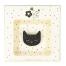   Broche chat noir Obi Obi  
 Un chat noir dans les cheveux pour Halloween ! 
 Obi Obi est une marque française qui propose des accessoires, des bijoux, des barrettes pour enfants, notamment pour les petites filles, fabriqués en France dans une démarche éthique et responsable. 
  Prix indicatif :  11,90€ sur le site  www.altermundi.com/fr  