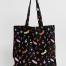   Monki - Tote bag d'Halloween en coton biologique - Noir  
  Prix indicatif :  6,49€ sur le site  www.asos.fr  