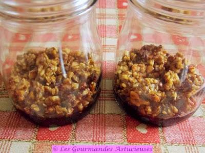 Crèmes au chocolat surprises sur lit de caramel crémeux (Vegan)