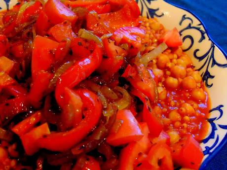 Pilaf de sorgo aux tomates avec garniture de poivrons ...  et  sans-poulet Gardein...