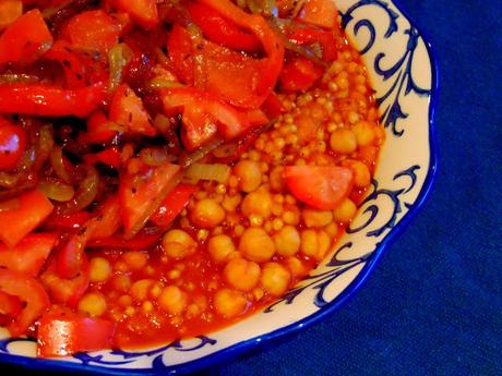 Pilaf de sorgo aux tomates avec garniture de poivrons ...  et  sans-poulet Gardein...