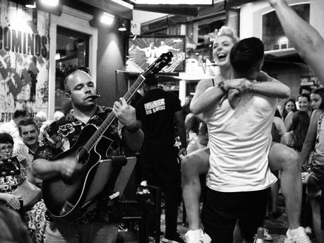 Tu es ce que tu es, et tu te tais