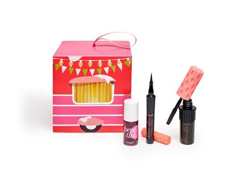 Benefit ou le plaisir d’anticiper les fêtes de fins d’année en beauté