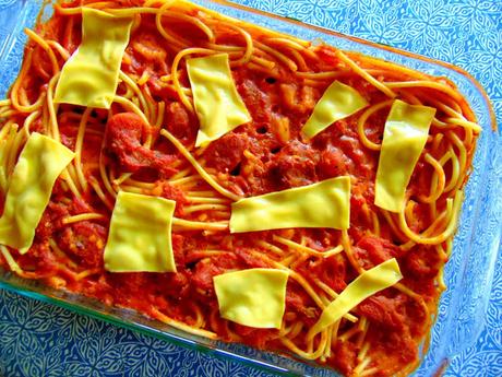 Macaronis longs aux tomates et frauxmage