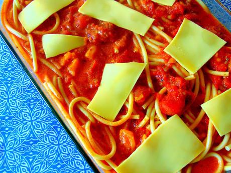 Macaronis longs aux tomates et frauxmage