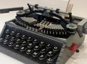 crée machine écrire LEGO grandeur nature