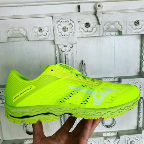 Les chaussures running WAVE SHADOW 3 de chez Mizuno : aussitôt reçues, aussitôt shootées ! Les chaussures running WAVE SHADOW 3 de chez Mizuno : aussitôt reçues, aussitôt shootées !