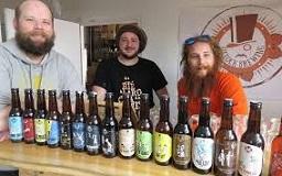 Craft beer – O & # 39; Clock Brewery – La passion du vin
– Bière blonde o Fondateurs de brasserie et range.jpg