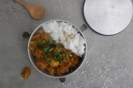 Dahl de lentilles corail à la courge et au coing, riz infusé coco-cardamome