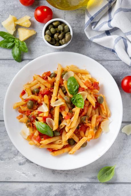 Spaghetti aux artichauts, olives noires et tomates séchées