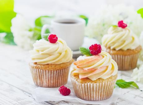 Cupcake vanille, coeur de Gianduja et meringue italienne