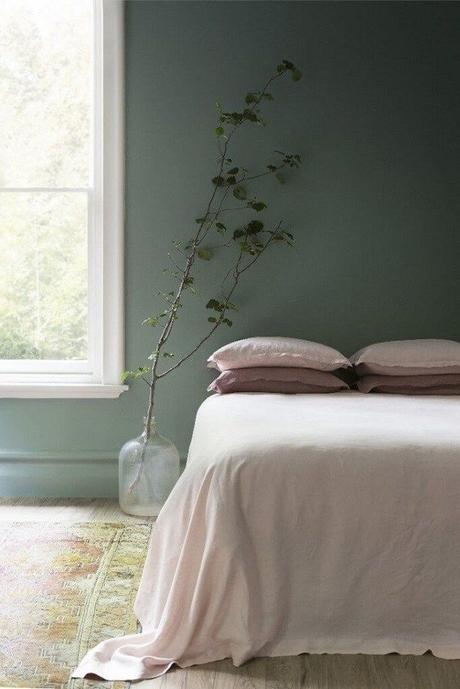 rose blush chambre nature mur vert kaki plante tapis - blog déco - clem around the corner