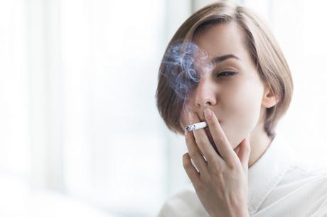 Fumer de manière excessive peut modifier l'apparence et l'attractivité du visage