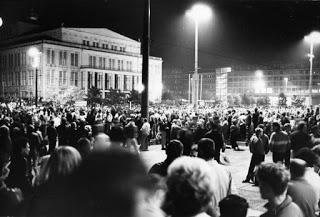 Berlin, le mur : 30 ans déjà. Tous les Lundi soir c’est manif à Leipzig.