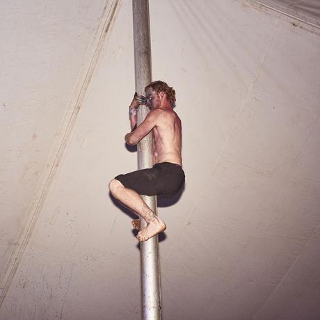 Info bière – Le chaos ambiant sur les bals chantants australiens documenté par Ingvar Kenne

 – Malt