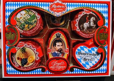 Ludwig II. und Neuschwanstein in der Werbung - 2 Beispiele.