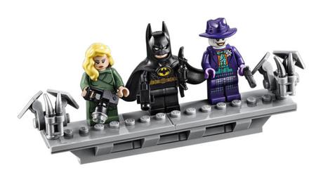 LEGO lance lance une réplique de la Batmobile de Tim Burton