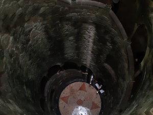 Poço iniciatico (un tunel à la vertical d'escaliers)