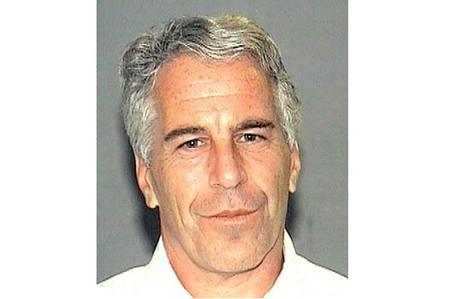 Jeffrey Epstein se lie d'amitié avec de nombreux politiciens et célébrités au fil des ans