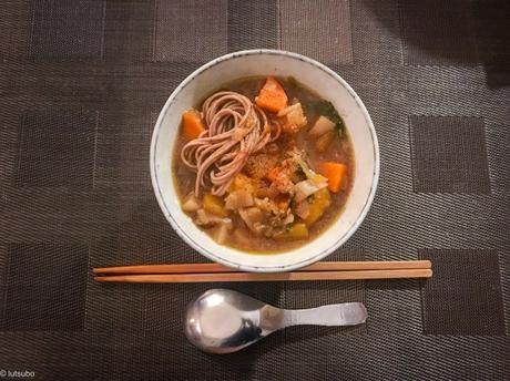 Histoire de cuisine – Soupe de courge au miso et soba