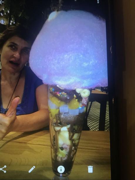 Pays Etranger - Singapour -Quelques bonnes choses en vitrine