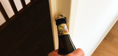 Bière artisanale – Comment décaper une bière sans ouvre-bouteille?

 – Malt