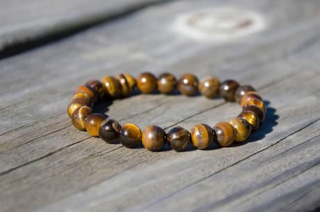 Comment nettoyer, purifier et recharger l’œil de Tigre Purification d'un bracelet oeil de tigre
