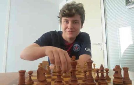 Portrait d'un jeune joueur d'échecs Floryan Eugène (2337 Elo) - Photo © 20 minutes Portrait d'un jeune joueur d'échecs Floryan Eugène (2337 Elo) - Photo © 20 minutes