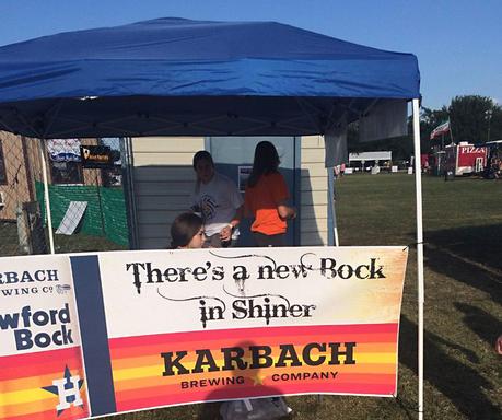 Bière artisanale – Naked City – Bagarre à la bière dans la «petite ville la plus propre du Texas»: dans la maison de la bière Shiner Bock, la Karbach Brewing Co. loue des panneaux d’affichage pour annoncer «un nouveau Bock à Shiner» – Actualités
 – Bière