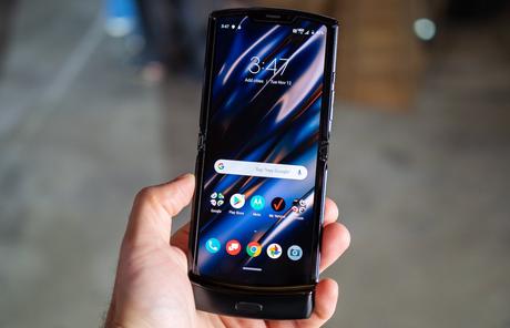 Motorola annonce un (très cher) smartphone pliable… à clapet Motorola annonce un (très cher) smartphone pliable… à clapet