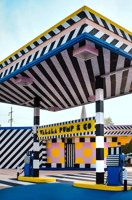 Camille Walala transforme une station-service désaffectée en un monument coloré