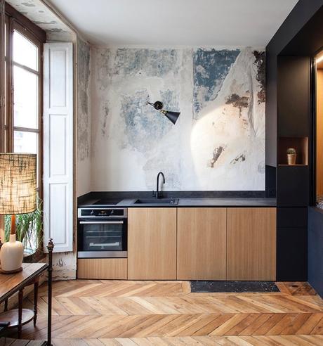 studio design parisien aménagé cuisine ouverte parquet point de hongrie clematc