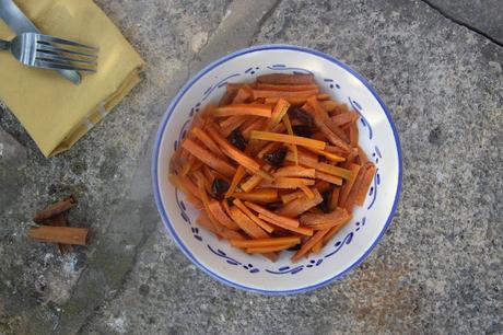 Cuillère et saladier : Salade carottes olives fleur d'oranger cannelle