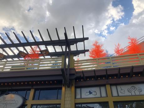 Bière artisanale – REPORTAGE PHOTO: Downtown Disney les 24/11/19 (des centaines d'arbres au néon en plastique, le New Street Eats Bistro et bien d'autres)
 – Mousse de bière