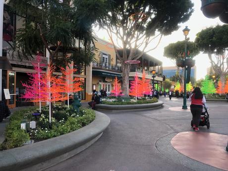 Bière artisanale – REPORTAGE PHOTO: Downtown Disney les 24/11/19 (des centaines d'arbres au néon en plastique, le New Street Eats Bistro et bien d'autres)
 – Mousse de bière