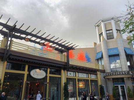 Bière artisanale – REPORTAGE PHOTO: Downtown Disney les 24/11/19 (des centaines d'arbres au néon en plastique, le New Street Eats Bistro et bien d'autres)
 – Mousse de bière