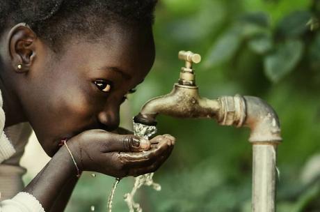 Kenya : une ONG installe une centrale solaire qui transforme l’eau salée en eau potable