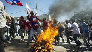 Haïti, comme dans un puits sans fond, s’enfonce dans le chaos.