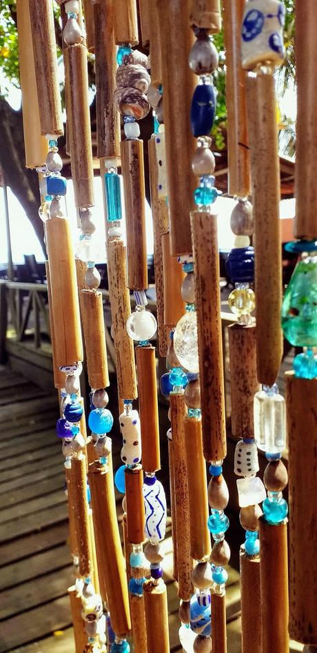 Hommage à l'océan, en perles et rideau par The Singing Beads